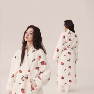 SUNHOME-Bata de lana gruesa con estampado de fresa para Otoño e Invierno - Product Image 4