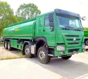 Camión Cisterna de Combustible HOWO Nuevo 8x4 de Aleación de Aluminio para Transporte de Petróleo con Capacidad de 15001-30000L - Product Image 2