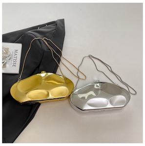 Bolso <span class=keywords><strong>de</strong></span> Mano <span class=keywords><strong>de</strong></span> Acrílico Moderno, Bolso <span class=keywords><strong>de</strong></span> Mano Dorado Único para Mujer, Bolsos <span class=keywords><strong>con</strong></span> Asa <span class=keywords><strong>de</strong></span> Perlas, Bolso <span class=keywords><strong>de</strong></span> Mano Pequeño Brillante, Bolsos Metálicos Brillantes para Mujer - Product Image 2