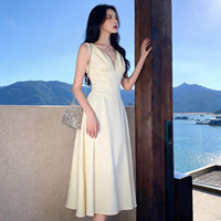 ZYHT 8020 Robe d'été élégante style Hepburn, petite robe blanche, col en V, sans manches, taille ajustée, ourlet évasé, longueur mi-longue