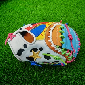 Nouveau design professionnel, <span class=keywords><strong>gant</strong></span> de <span class=keywords><strong>baseball</strong></span> en cuir de vachette personnalisé pour jeunes, thème Toy Story Woody, modèle Sheriff Catcher - Product Image 3