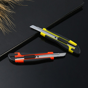 Cuchillo Multiusos Personalizable de 9 mm con Mango de PP+TPR, Diseño de Seguridad, Cuchillo para Cajas de Cartón - Compatible con OEM - Product Image 4