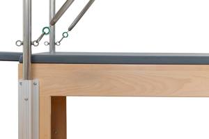 อุปกรณ์พิลาทิสแบบพกพาสำหรับมืออาชีพ เตียงแคดิลแลคไม้บีชยุโรป พร้อมอุปกรณ์เสริมครบชุด สำหรับใช้ในสตูดิโอและการดูแลร่างกาย - Product Image 2