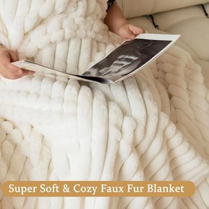 Tùy Chỉnh Sọc Phong Cách Fluffy Minky Khác Ấm Áp Mềm Mại Hai Lớp Bán Buôn Giường Sang Trọng Sang Trọng Thỏ Giả Lông Thú Chăn Ném - Product Image 4