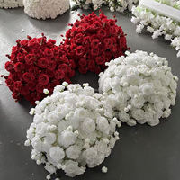 Boules de fleurs artificielles les plus populaires, roses rouges et blanches réalistes, centres de table de mariage et décoration de fond