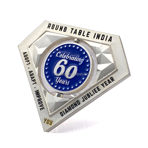 Monete commemorative con rotazione in smalto morbido a forma di diamante con moneta girevole placcata bicolore personalizzata da 50mm - Product Image 5