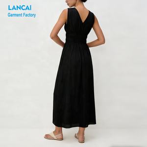 Fabricant de robes sur mesure OEM ODM Robe midi plissée en crêpe de rayonne à col plongeant pour femmes Haute qualité - Product Image 3