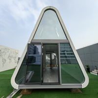 Maison préfabriquée de luxe de style japonais à deux étages, conteneur modulaire triangulaire compact pour hôtels, design gain de place