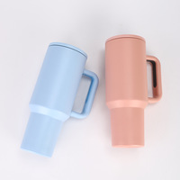 Bouteille d'eau de 40oz Traverler Slip Tumbler de vélo de sport d'affaires en cours d'exécution avec logo personnalisé nouveau modèle unique anti-déversement sublimation