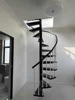 Escalier en colimaçon métallique moderne pour intérieur, gain de place, en acier avec marches en bois, hauteur personnalisable pour maison, villa, duplex, loft