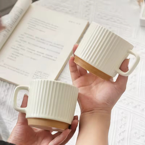 Taza de Cerámica Creativa al por Mayor con Rayas Verticales Blancas y Marrones, Logotipo Personalizado, para Fiestas, Capacidad de 260 ml, Apta para Microondas - Product Image 2