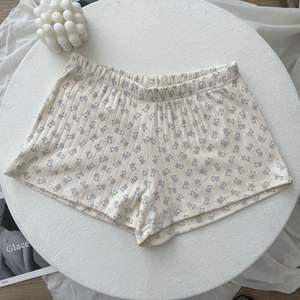 <span class=keywords><strong>Pantalones</strong></span> <span class=keywords><strong>cortos</strong></span> de pijama de algodón elástico con estampado de oso Floral para mujer de cintura alta Primavera Verano moda para el hogar - Product Image 4