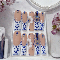 OEM ODM Faux ongles à presser faits main, bleu et blanc, style gothique français, motif serpent, strass, acrylique, forme carrée, longueur moyenne, réutilisables