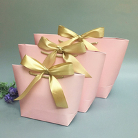 Sac cadeau en papier blanc pour femmes, sac d'emballage très vendu avec ruban pour les vêtements et les cadeaux