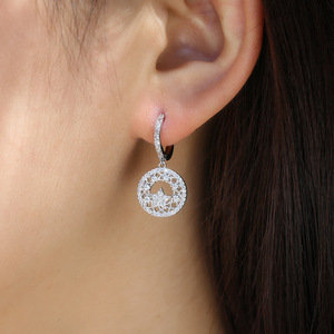 Eleganti Orecchini Floreali Traforati per Donne, Orecchini Scintillanti con Fiori Intagliati, Gioielli di Moda Quotidiana - Product Image 4