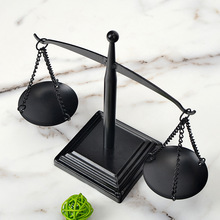 Meilleure vente nouveau Design Unique pièce maîtresse en métal équilibre Justice loi échelle décoration pièce maîtresse décor à la maison - Product Image 2