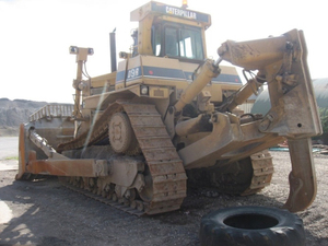 Bulldozer sur chenilles D9N d'occasion, moment de charge élevé 40000 kg, capacité de nivellement 8,6 m - Product Image 2