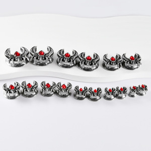 Tunnel d'oreille en acier inoxydable rétro rouge en forme de goutte d'eau avec zircon, style araignée, en U, pour l'expansion de l'oreille, intégré pour la perforation de l'lobes auriculaires - Product Image 2