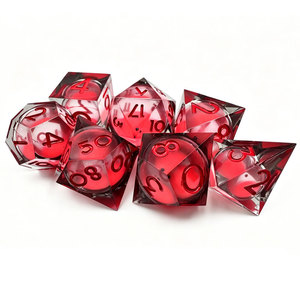 Dés de D&D à noyau liquide rouge transparent foncé, à bords nettes et lettrage rouge, pour des lances stables, idéaux pour les campagnes de jeux de rôle en groupe sur le thème d'Halloween - Product Image 4