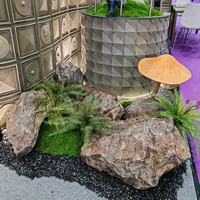 Paquet de plante d'herbe de simulation en plastique vert fougère certifié UV avec feuilles de fer pour décoration murale ou intérieure