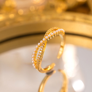 Bagues empilables tendance en cuivre, plaquées or 18 carats, ajustables, incrustées de CZ et d'émail pour femmes - Product Image 6