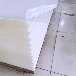 LANXINXI Feuille acrylique flexible en PMMA <span class=keywords><strong>Perpex</strong></span> 3mm 5mm 8mm couleurs transparentes Fabricant de panneaux en plastique avec service de découpe - Product Image 1