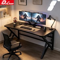 Table de jeu robuste à pieds inclinés avec grand plateau noir et support latéral pour tour PC