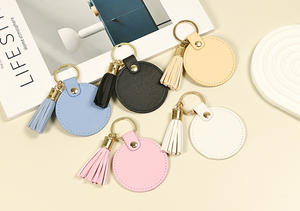 Llavero de Cuero de Lujo con Forma de Corazón, Llaveros Personalizados con Logotipo, Accesorios con Forma de Corazón, Anillo para Llaves de Coche, Colgante para Bolso, Llavero de Cuero PU con Borla - Product Image 4