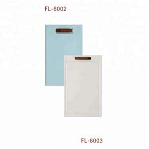 Armario Vestidor en Forma de U SANTOPOVA con Acabado Pintado, Estantes con Iluminación LED y Cajones en la Isla Central - Product Image 5