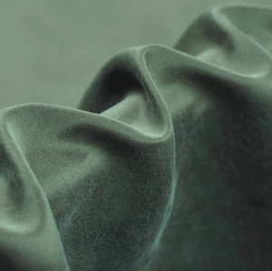 Tela especial de satén de seda lavada a <span class=keywords><strong>la</strong></span> piedra Tela de seda suave verde militar para vestidos a medida - Product Image 3