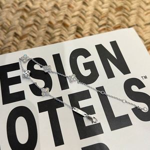 Bracelets et joncs Dylam Fashion au design élégant, en argent fin 925, avec chaîne à maillons et pendentif trèfle à quatre feuilles en moissanite étincelante D VVS1 - Product Image 3