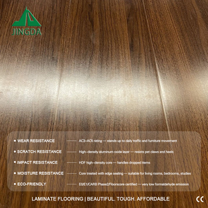 Piso Flotante de Madera Laminada HDF con Núcleo Negro Resistente a la Humedad por 72 Horas, Sistema de Instalación por Clic, AC5, para Interiores - Product Image 1