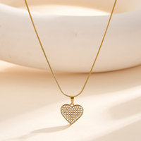 Collier pendentif cœur en gros en acier inoxydable plaqué or 18 carats avec breloque cœur en perle de coquillage pour femme