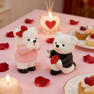 Moule en silicone Ours Mignon pour bougies en résine et plâtre d'aromathérapie – Décoration de dessin animé adorable pour anniversaires - Product Image 1