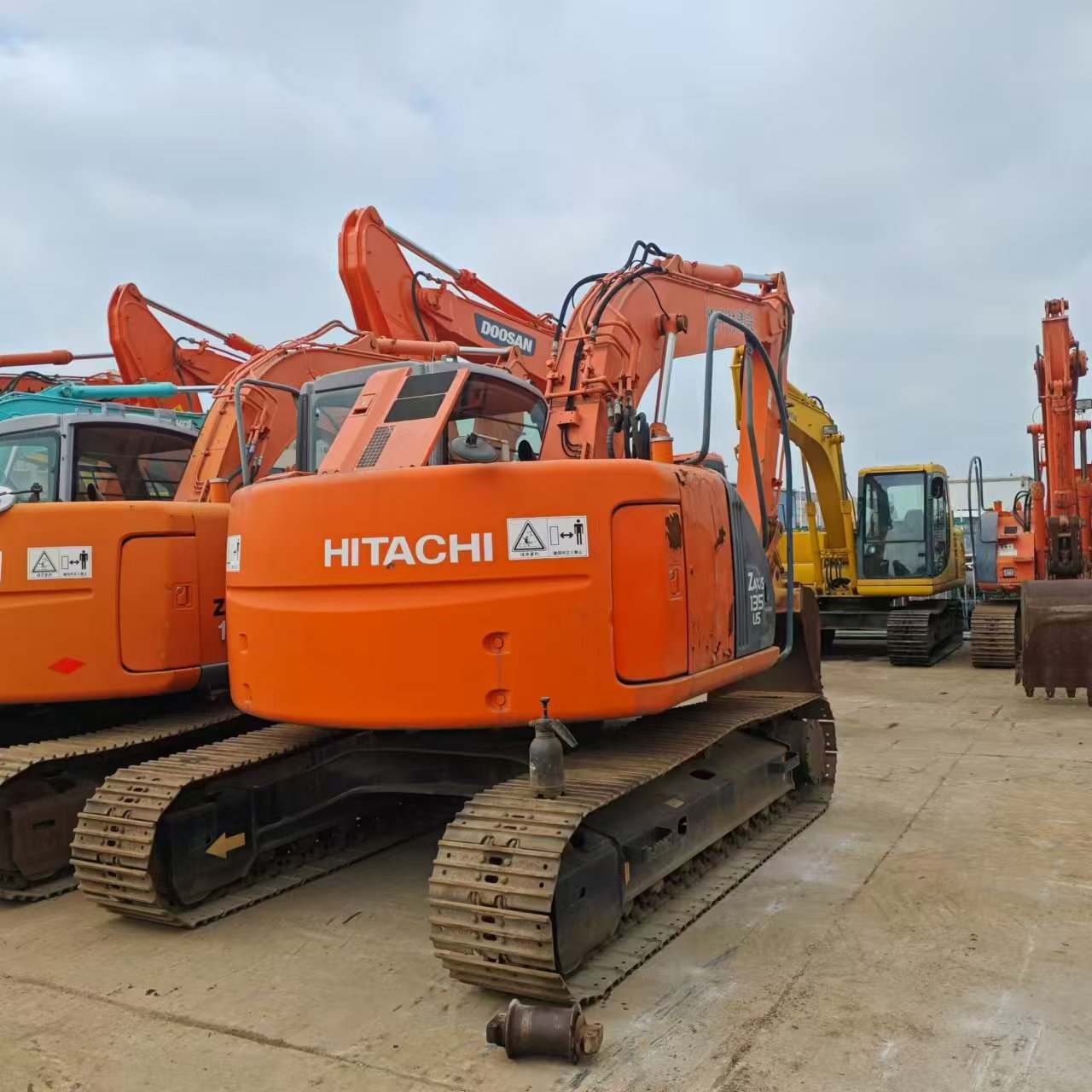 Hitachi ZX135US Excavator, Original Hitachi 135 13-ton Available