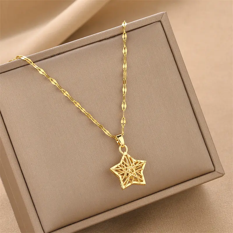 2023 plaqué or creux étoile pendentif collier mode charmant titane acier pentagramme collier pour les femmes