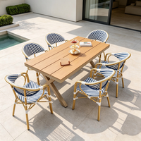 Tables et chaises de bistrot en rotin au design moderne, structure en aluminium, meubles en plastique pour l'extérieur, patio, jardin, salle à manger, hôtel