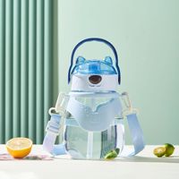 Tasse à eau en plastique de grande capacité avec paille pour les voyages en plein air des enfants à la mode Space Ton Ton Cup