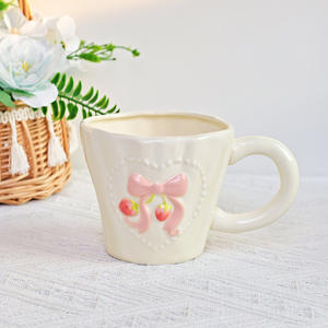 Mug à café en céramique moulé à la main, style Ins, créatif et frais - Product Image 1