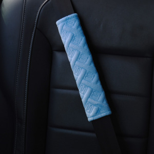Housse <span class=keywords><strong>de</strong></span> ceinture <span class=keywords><strong>de</strong></span> sécurité <span class=keywords><strong>de</strong></span> voiture en peluche douce d'usine coussins d'épaule <span class=keywords><strong>de</strong></span> ceinture <span class=keywords><strong>de</strong></span> sécurité adaptés à toutes les sangles <span class=keywords><strong>de</strong></span> ceinture <span class=keywords><strong>de</strong></span> sécurité - Product Image 6