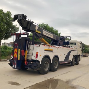 Grúa de Remolque Rotatoria de Servicio Pesado HOWO NX de 35 Toneladas 8x4 con Grúa Hidráulica de 360 Grados para Asistencia en Carretera - Product Image 6