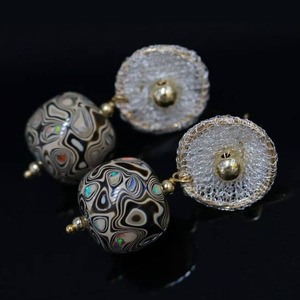 Pendientes Colgantes Hechos a Mano en Oro de 14K, Alambre de Encaje Artesanal Italiano con Cuentas de Laca Natural, Joyería Fina Bohemia Artesanal - Product Image 3