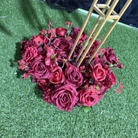 Centre de table de mariage romantique pas cher Arrangement de rangée de fleurs en rose rouge couronne de fleurs pour décor de banquet d'anniversaire de fête d'événement