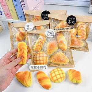 Juguete de simulación de comida para jugar a las casitas, pan de descompresión, artefacto musical para amasar, accesorio de rebote lento - Product Image 1
