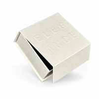 Boîte à bijoux magnétique rigide de style livre, avec couvercle rabattable, pour ranger les bagues et les colliers, en carton, emballage cadeau en papier, logo en relief