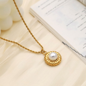 French Retro Style Pearl Pendant Clavicle Chain Gold Stainless Steel Bezel Setting Flower Shape Necklace For Women - Product Image 4