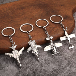 Porte-clés en métal personnalisés avec logo, fabrication en gros, porte-clés en métal moulé sous pression 2D 3D émaillé en forme d'avion pour cadeaux souvenirs - Product Image 1
