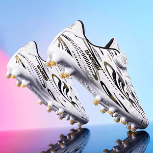 Chaussures de football Baodisi pour garçons, taille 15, crampons longs AG, tige synthétique, doublure en mesh, semelle extérieure en caoutchouc, pour entraînement printanier et matchs - Product Image 1
