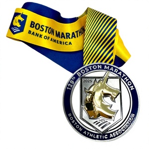 Medalla Deportiva Personalizada de Metal para la Asociación Atlética del Maratón de Boston, Chapada en Oro, con Logotipo en 3D y Cinta Pantone, Fabricada en Fábrica con 20 Años de Experiencia - Product Image 1