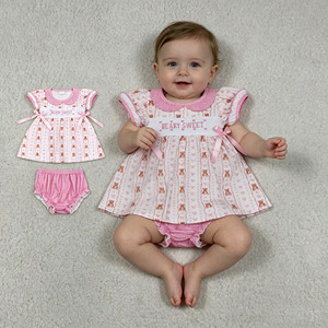 Conjuntos de Ropa para Bebés al por Mayor, Camisa Casual para Niñas con Bordado de Lazos Dulces 'MAMA'S GIRL' de RTS Boutique, Conjuntos de 2 Piezas - Product Image 1